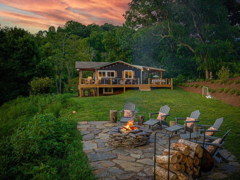 Peaceful Mountain Home Between Waynesville & Asheville - Clyde, North Carolina