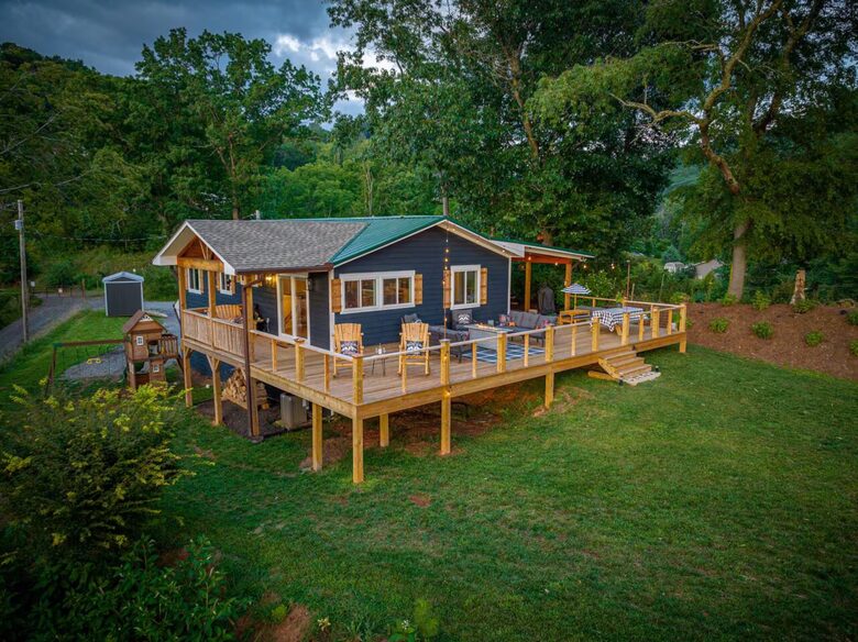 Peaceful Mountain Home Between Waynesville & Asheville - Clyde, North Carolina