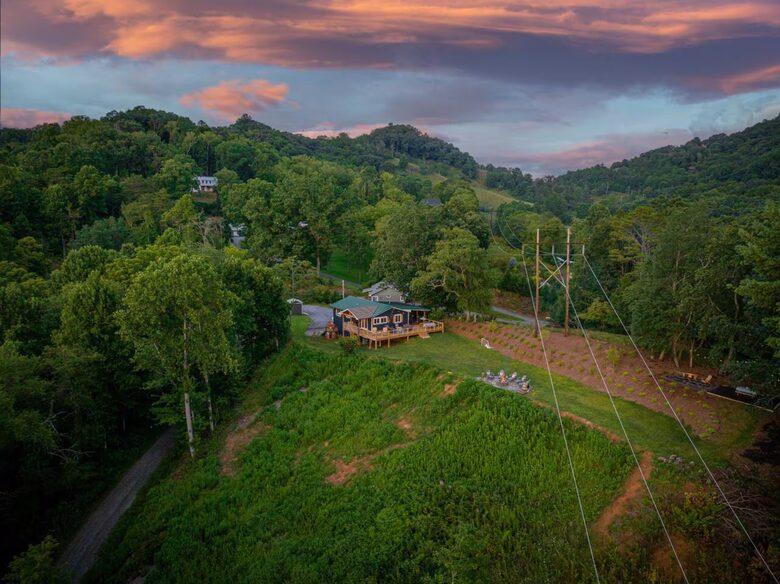 Peaceful Mountain Home Between Waynesville & Asheville - Clyde, North Carolina