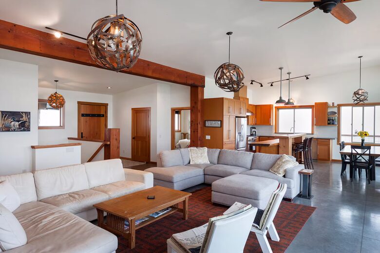 Pacific Northwest Escape Overlooking Skagit Bay - Bow, Washington