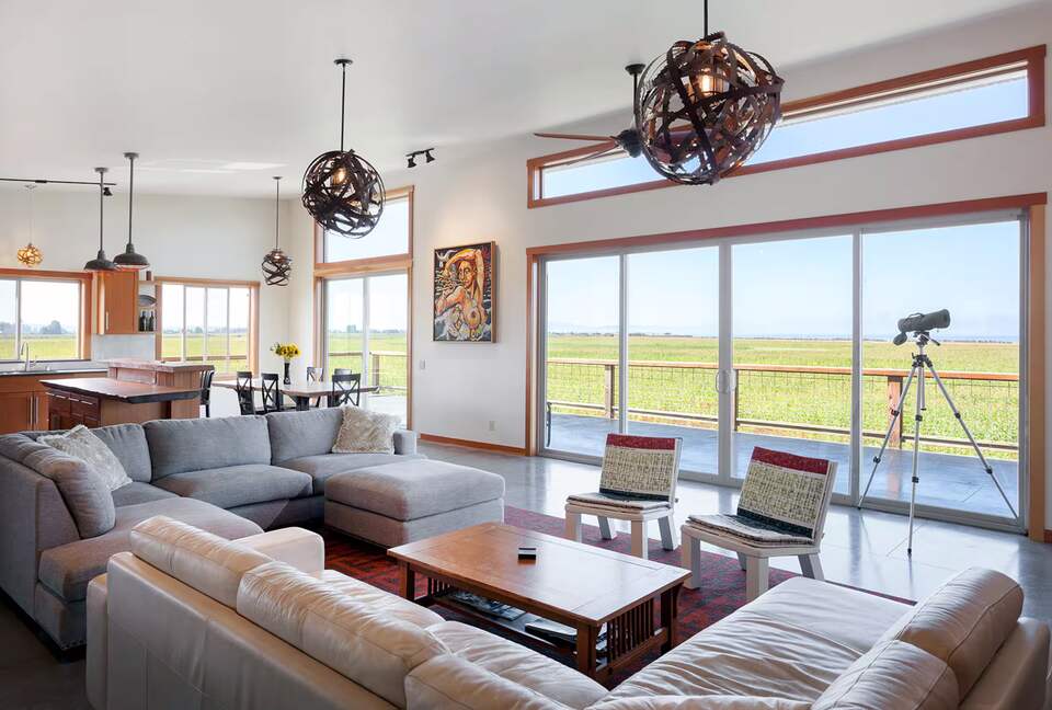 Pacific Northwest Escape Overlooking Skagit Bay - Bow, Washington