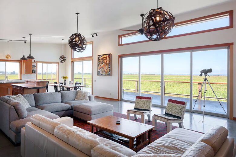 Pacific Northwest Escape Overlooking Skagit Bay - Bow, Washington