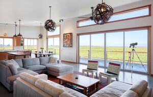 Pacific Northwest Escape Overlooking Skagit Bay - Bow, Washington