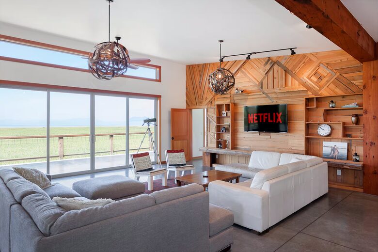 Pacific Northwest Escape Overlooking Skagit Bay - Bow, Washington