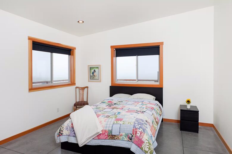 Pacific Northwest Escape Overlooking Skagit Bay - Bow, Washington