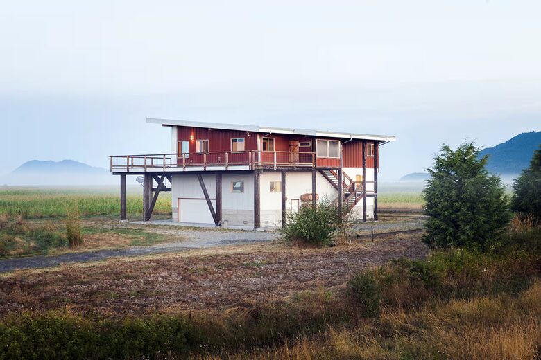 Pacific Northwest Escape Overlooking Skagit Bay - Bow, Washington