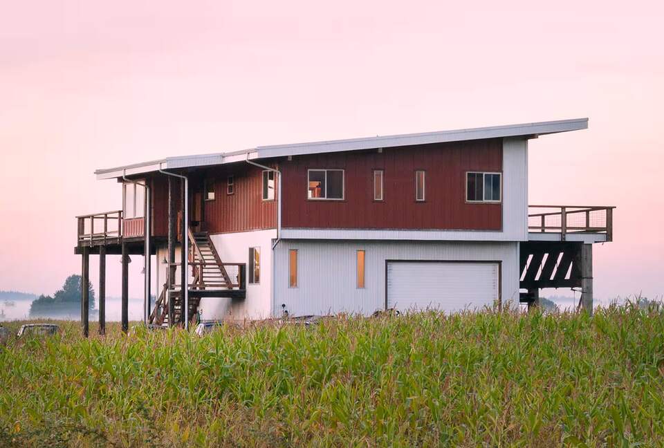 Pacific Northwest Escape Overlooking Skagit Bay - Bow, Washington