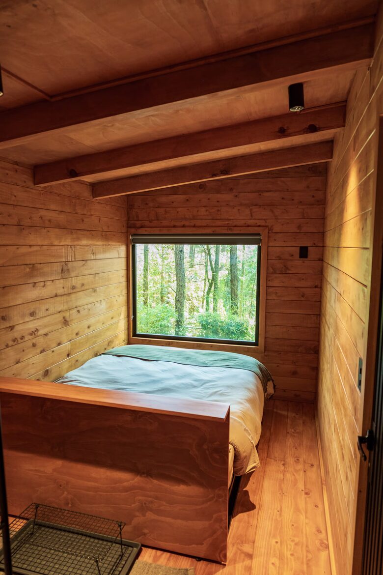 Modern Forest Retreat Among the Pines of Valle de Bravo - Valle de Bravo, Mexico