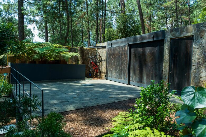 Modern Forest Retreat Among the Pines of Valle de Bravo - Valle de Bravo, Mexico