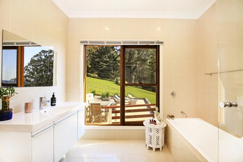 96-Acre Kangaroo Valley Lodge with Mountain Views - Bellawongarah, Australia