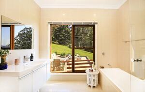 96-Acre Kangaroo Valley Lodge with Mountain Views - Bellawongarah, Australia