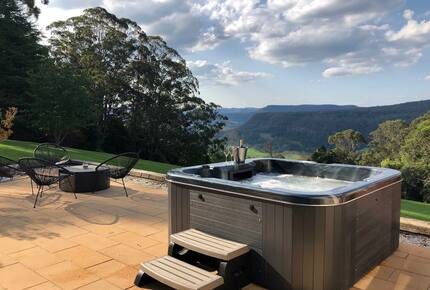 96-Acre Kangaroo Valley Lodge with Mountain Views - Bellawongarah, Australia