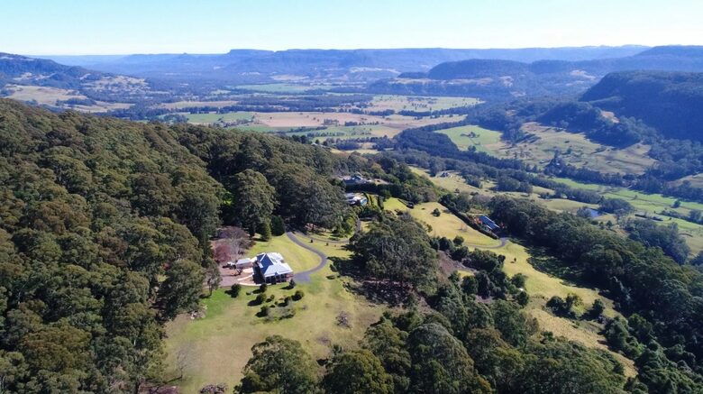 96-Acre Kangaroo Valley Lodge with Mountain Views - Bellawongarah, Australia