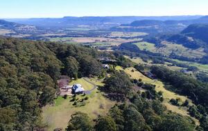 96-Acre Kangaroo Valley Lodge with Mountain Views - Bellawongarah, Australia
