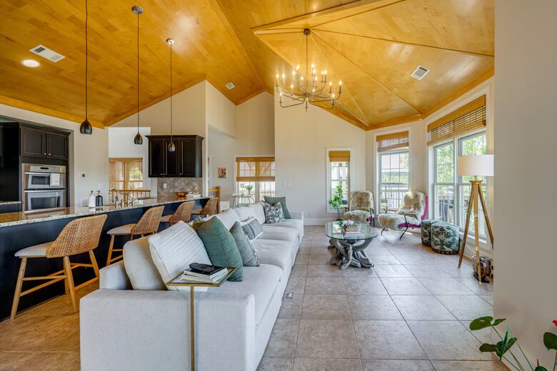 Lewis Smith Lakefront Retreat with Private Boat Slip - Bremen, Alabama