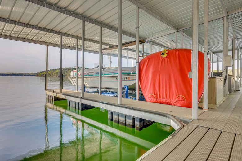 Lewis Smith Lakefront Retreat with Private Boat Slip - Bremen, Alabama