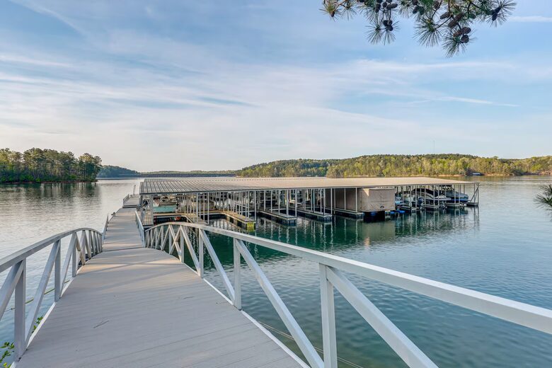Lewis Smith Lakefront Retreat with Private Boat Slip - Bremen, Alabama