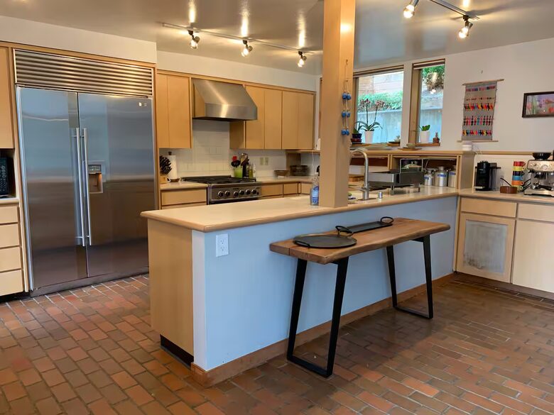 Lake Washington Retreat with Private Indoor Pool and Spa - Seattle, Washington