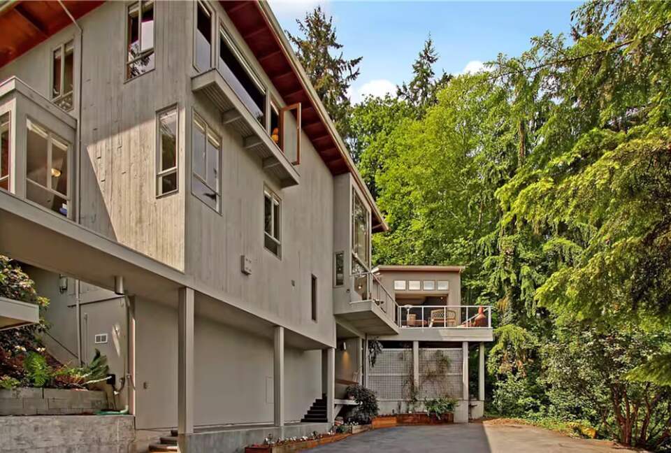Lake Washington Retreat with Private Indoor Pool and Spa - Seattle, Washington