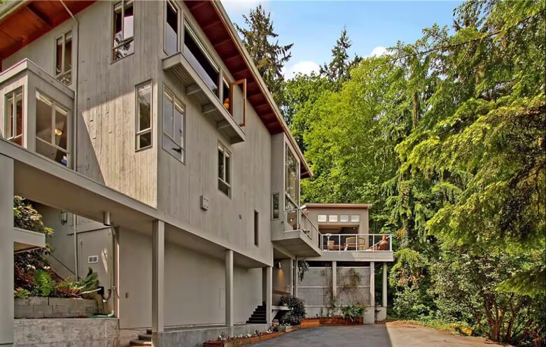 Lake Washington Retreat with Private Indoor Pool and Spa - Seattle, Washington