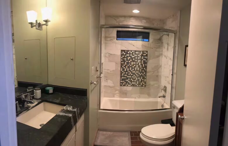 Lake Washington Retreat with Private Indoor Pool and Spa - Seattle, Washington