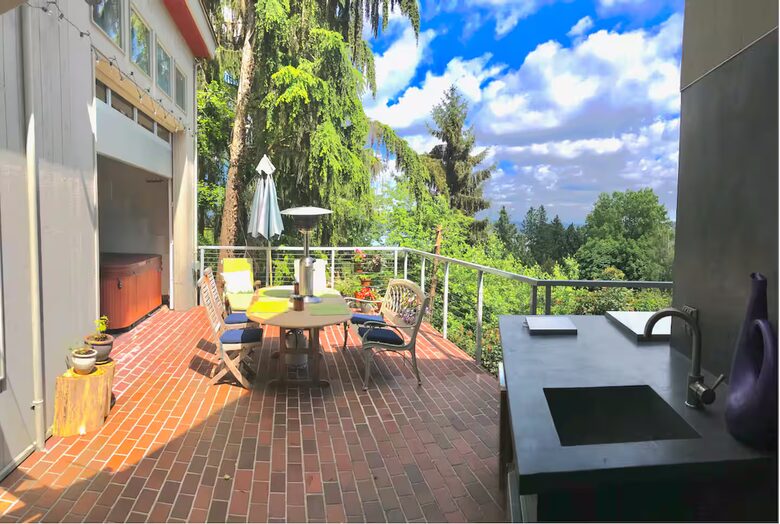 Lake Washington Retreat with Private Indoor Pool and Spa - Seattle, Washington