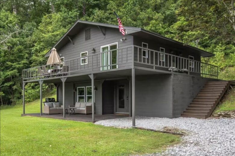 Lake Martin Cabin Retreat - Alexander City, Alabama