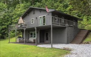 Lake Martin Cabin Retreat - Alexander City, Alabama