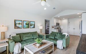 Lake Martin Cabin Retreat - Alexander City, Alabama