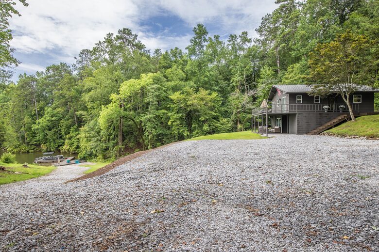 Lake Martin Cabin Retreat - Alexander City, Alabama