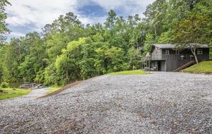 Lake Martin Cabin Retreat - Alexander City, Alabama