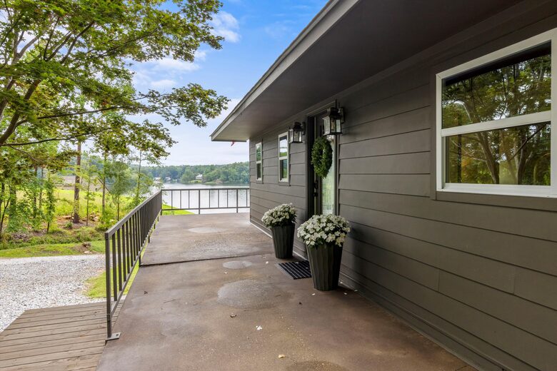 Lake Martin Cabin Retreat - Alexander City, Alabama