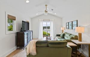 Lake Martin Cabin Retreat - Alexander City, Alabama
