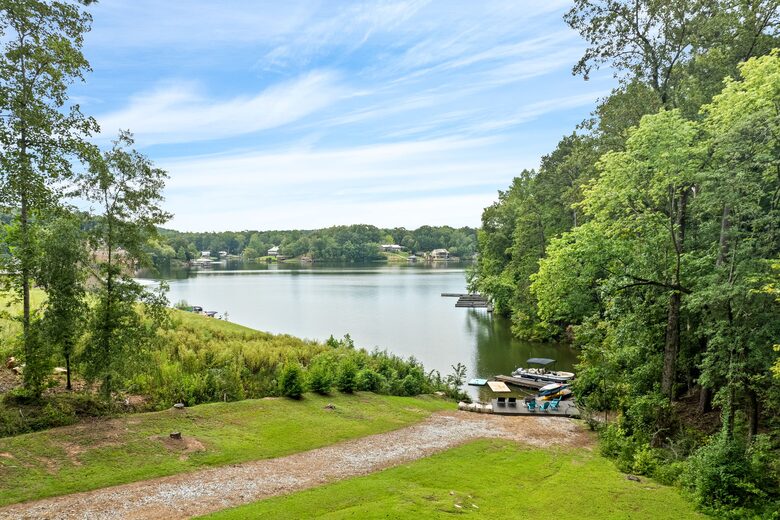 Lake Martin Cabin Retreat - Alexander City, Alabama