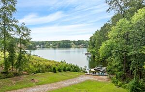 Lake Martin Cabin Retreat - Alexander City, Alabama