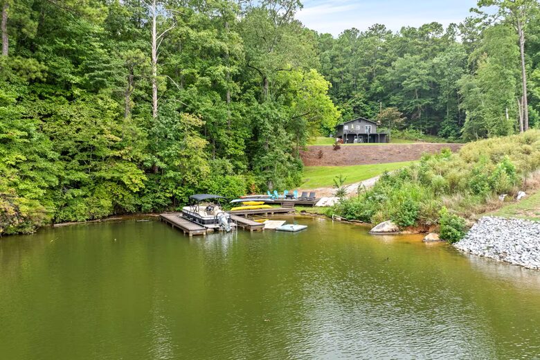 Lake Martin Cabin Retreat - Alexander City, Alabama