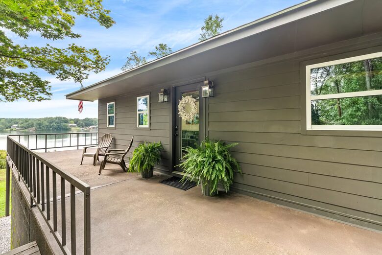 Lake Martin Cabin Retreat - Alexander City, Alabama