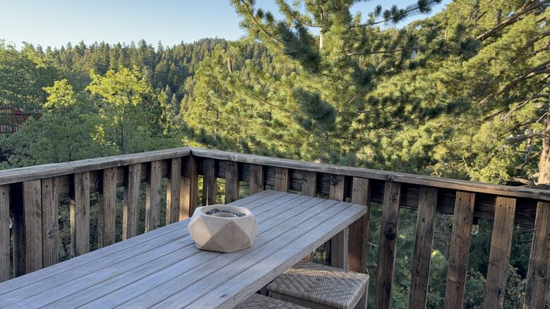 Twin Peaks Mountain Retreat with Scenic Deck and Fireplace - Twin Peaks, California