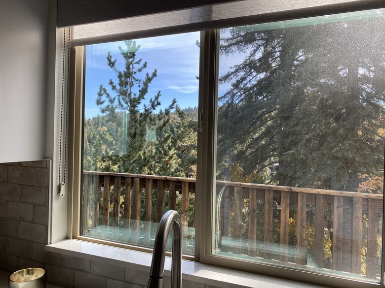 Twin Peaks Mountain Retreat with Scenic Deck and Fireplace - Twin Peaks, California