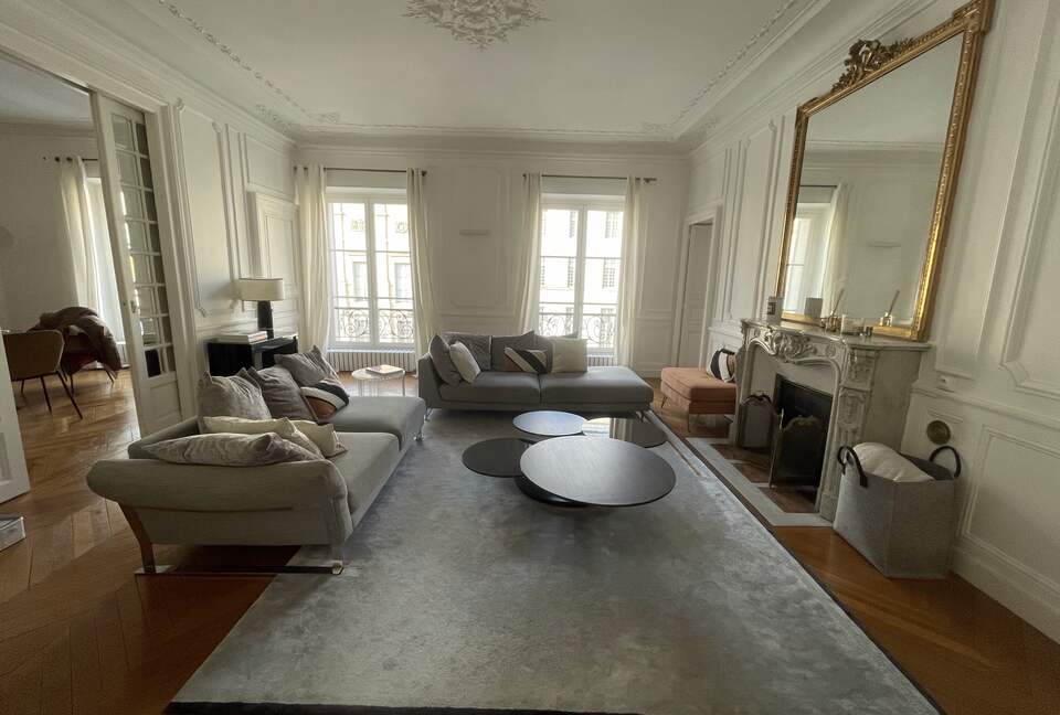 Refined Versailles Apartment Near the Palace - Versailles, Paris, France