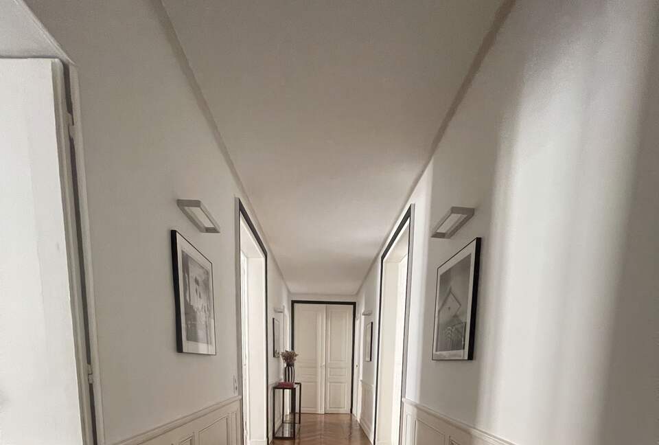 Refined Versailles Apartment Near the Palace - Versailles, Paris, France