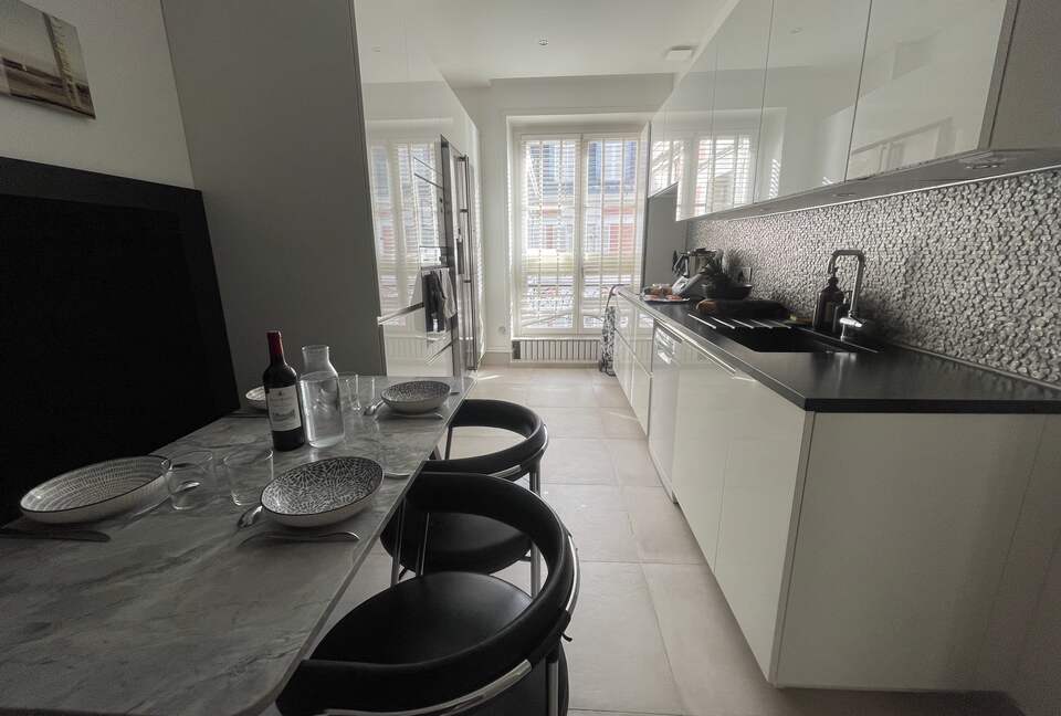 Refined Versailles Apartment Near the Palace - Versailles, Paris, France