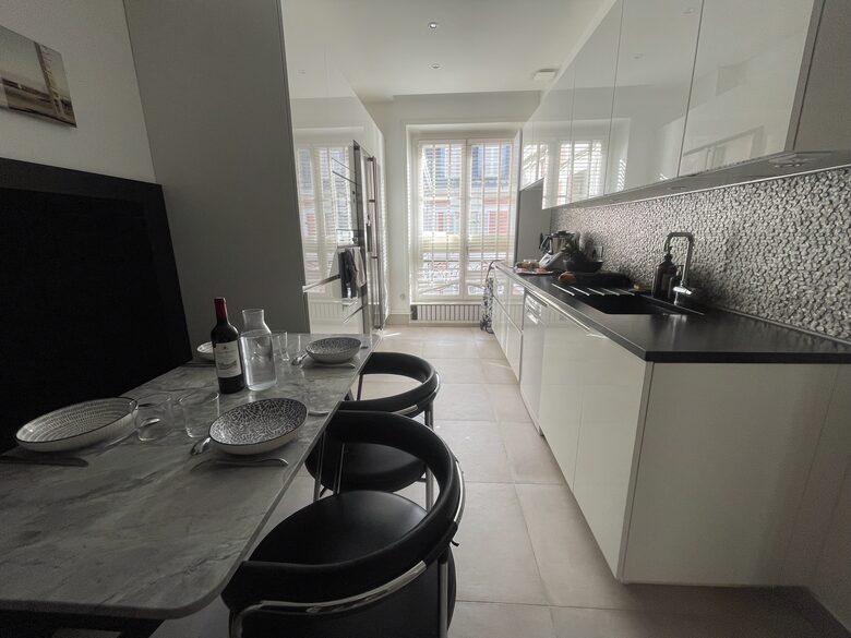 Refined Versailles Apartment Near the Palace - Versailles, Paris, France