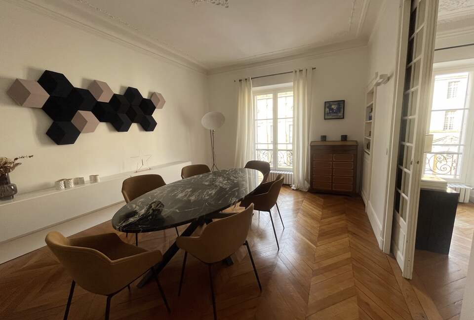 Refined Versailles Apartment Near the Palace - Versailles, Paris, France