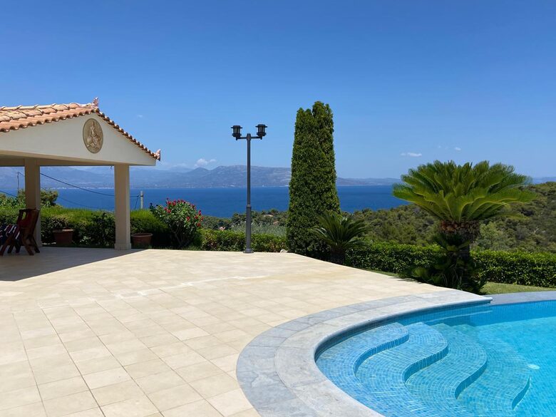Garden and Pool Villa in East Attica - Agii Apostoli, Greece