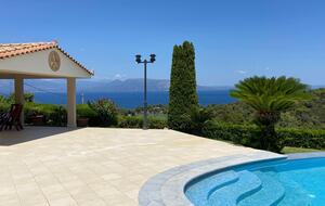 Villa con giardino e piscina nell'Attica orientale - Agii Apostoli, Grecia