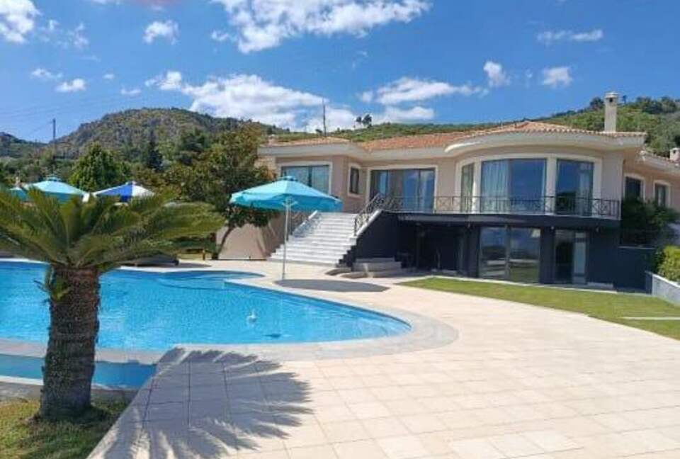Garden and Pool Villa in East Attica - Agii Apostoli, Greece