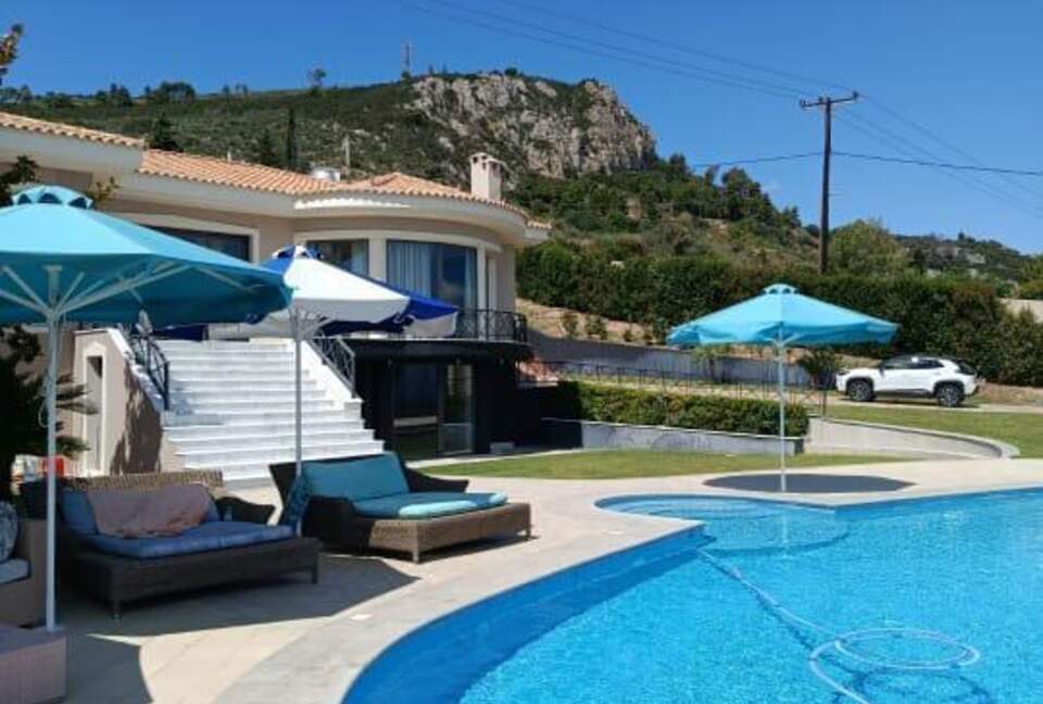 Garden and Pool Villa in East Attica - Agii Apostoli, Greece