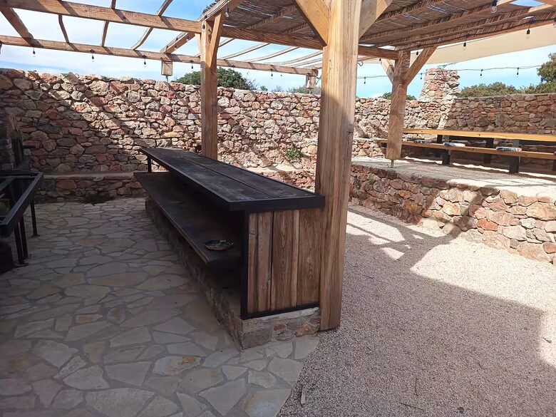 The Off Grid Bergerie - Fitou, France