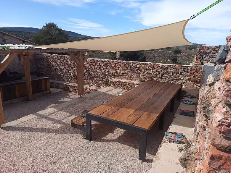 The Off Grid Bergerie - Fitou, France
